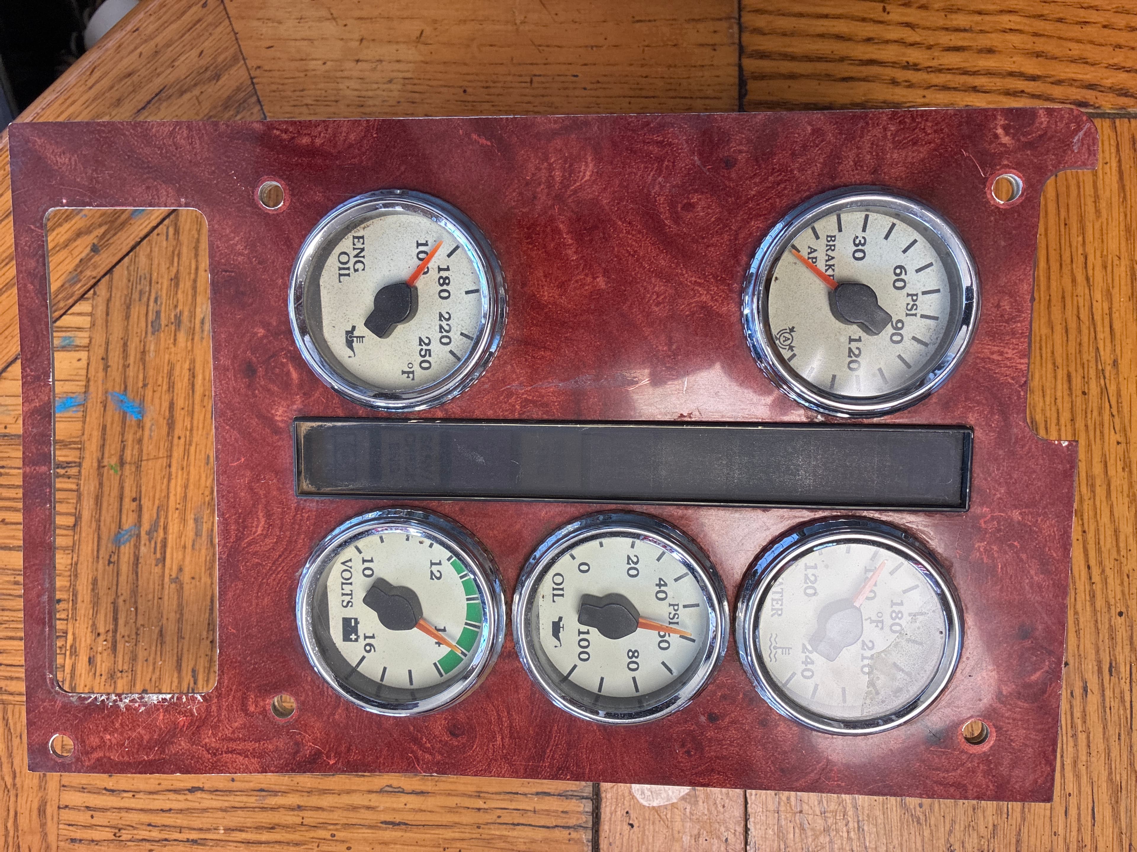 International 9900 Speedometer Cluster