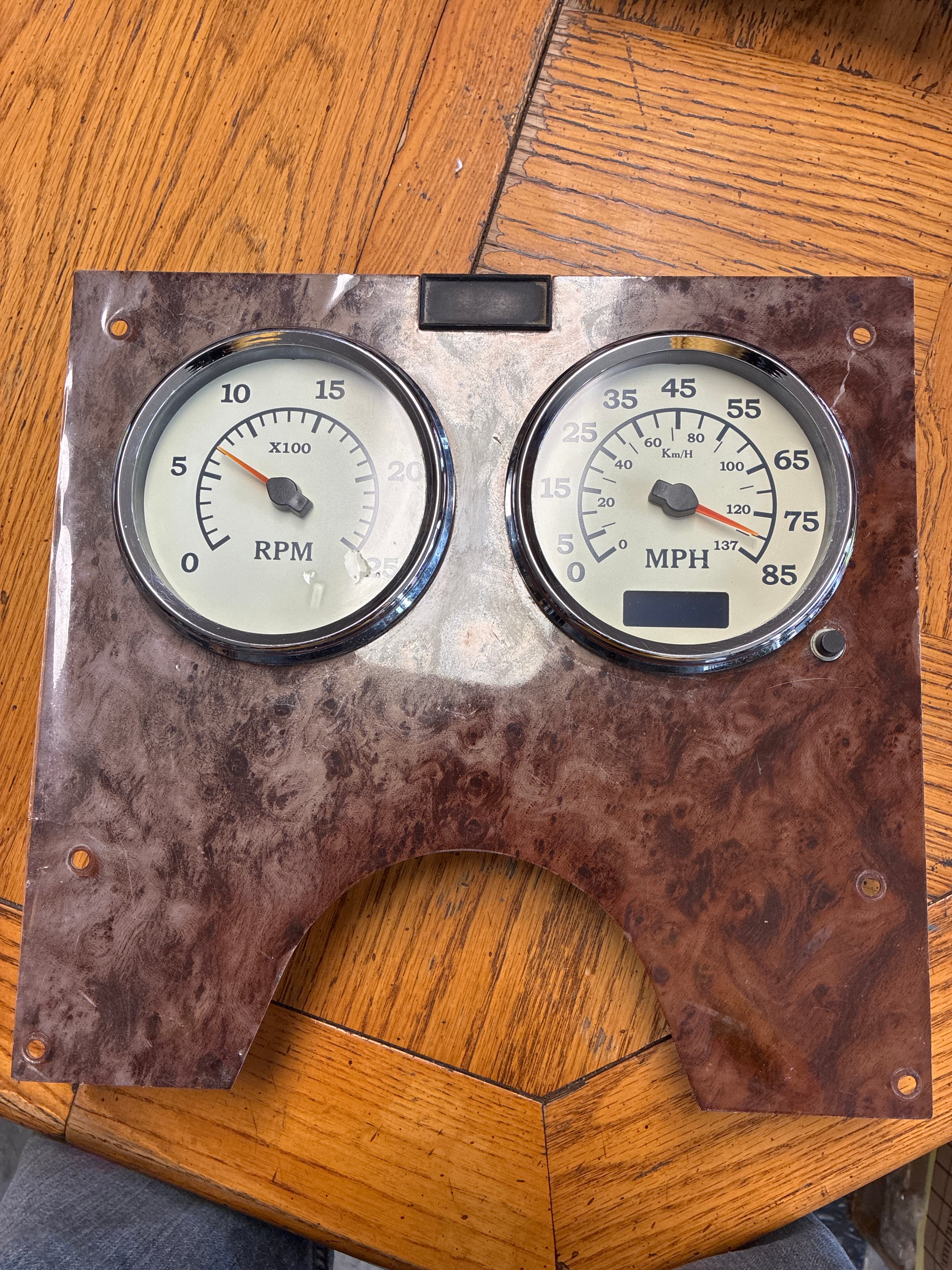 International Speedometer and Tachometer Instrument Cluster