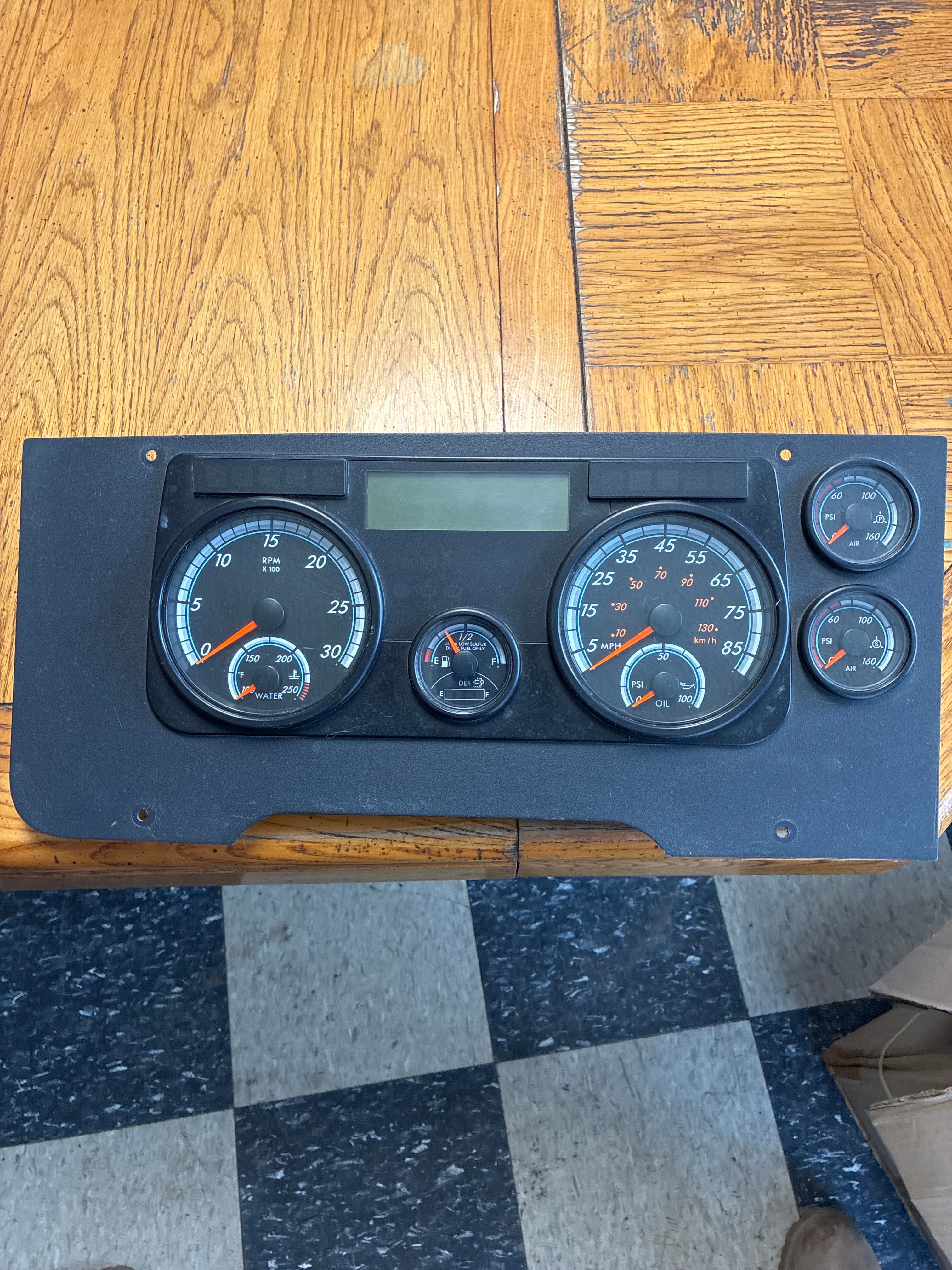 Freightliner Cascadia cluster gauge