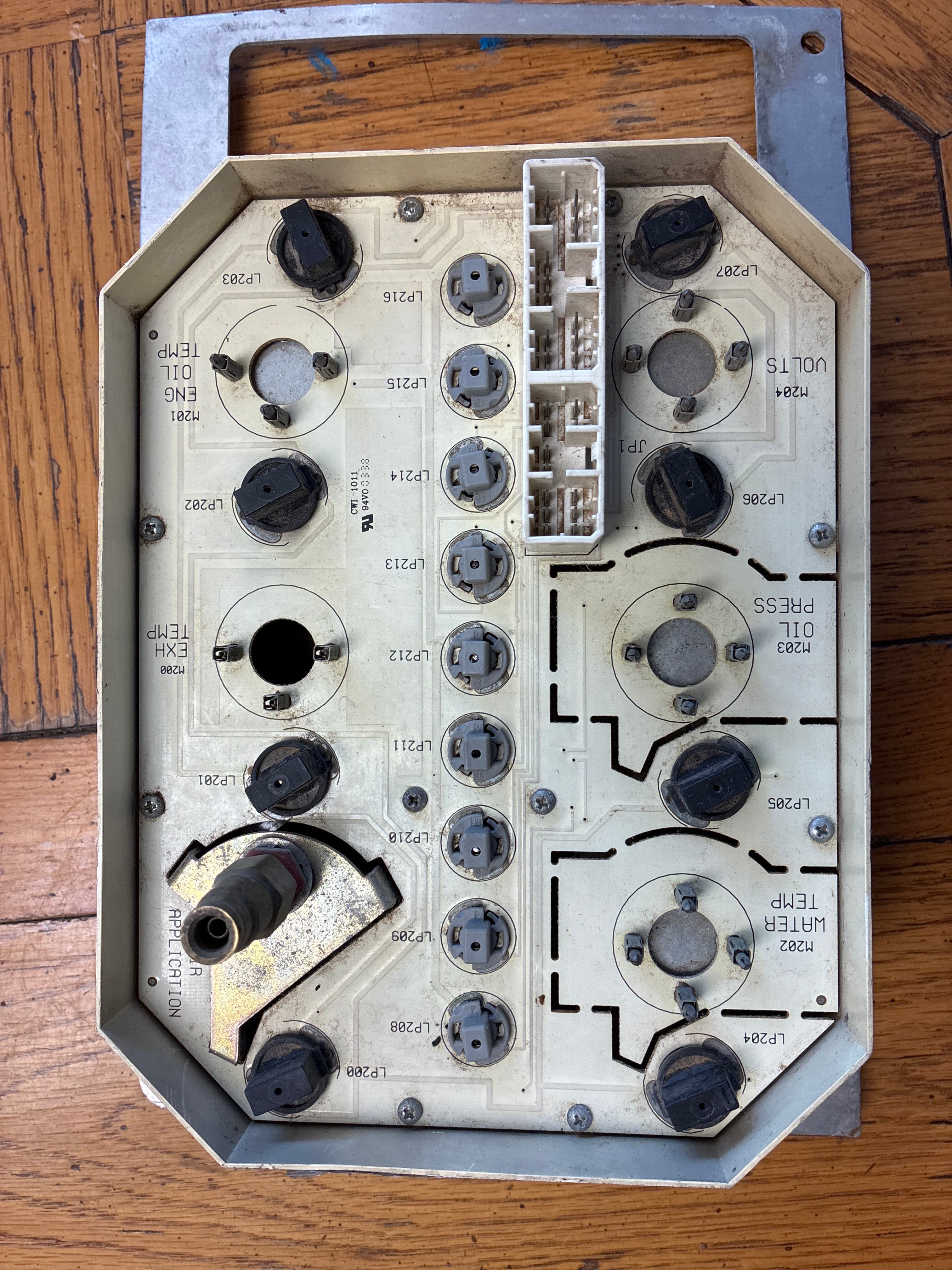 International 9900 Speedometer Cluster