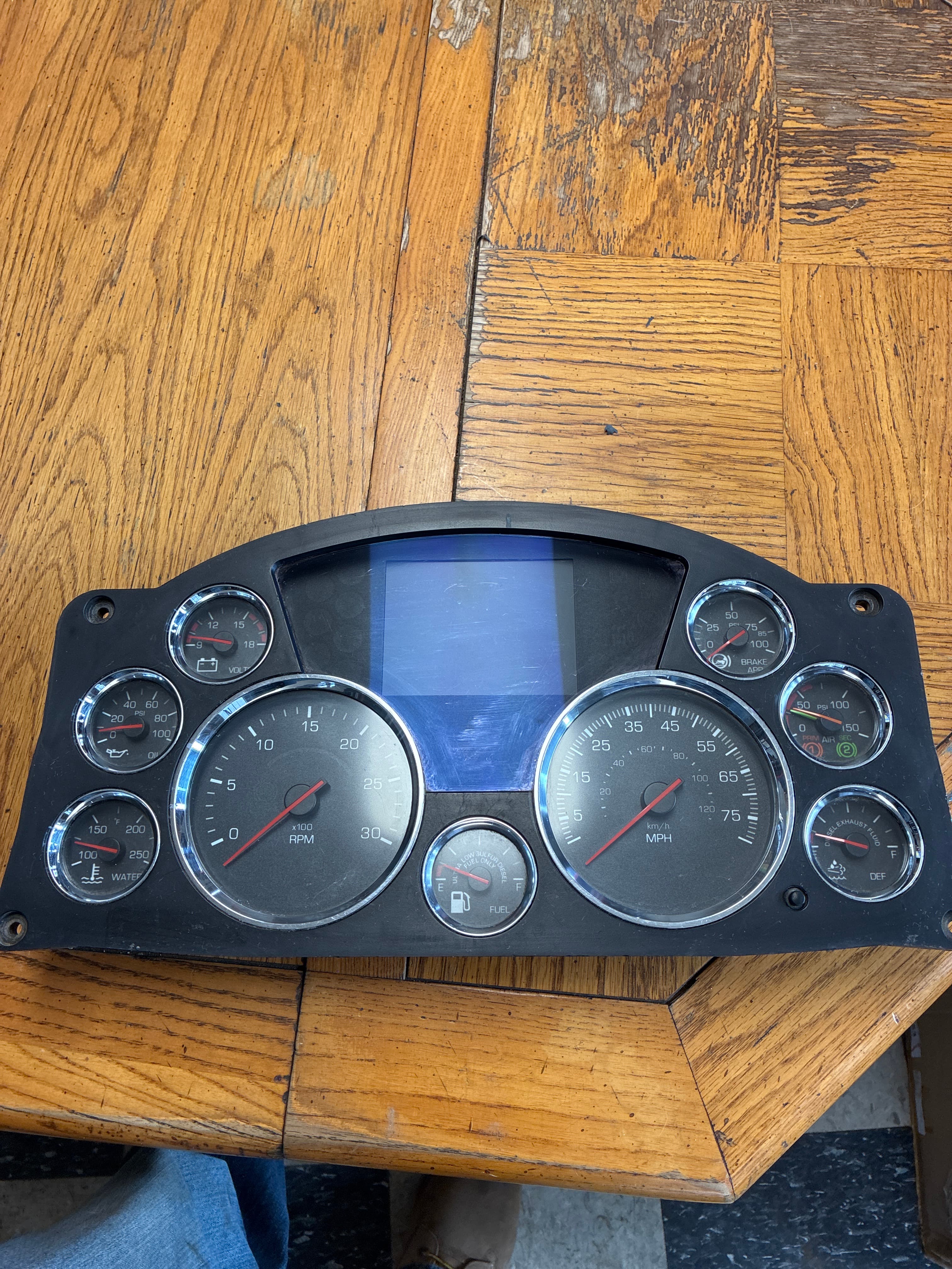 Kenworth T680 Speedometer Instrument Cluster