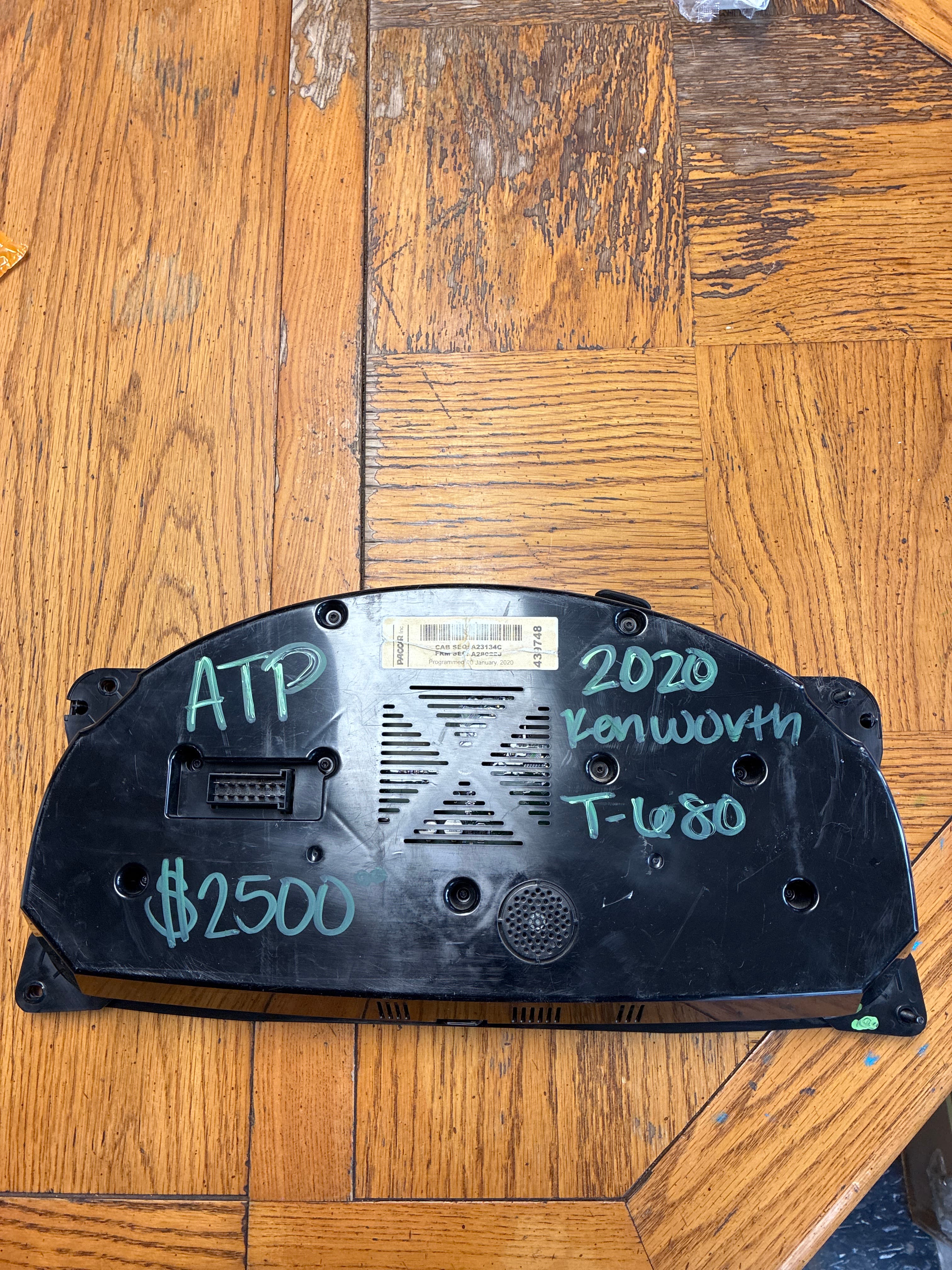 Kenworth T680 2020 Speedometer Instrument Cluster