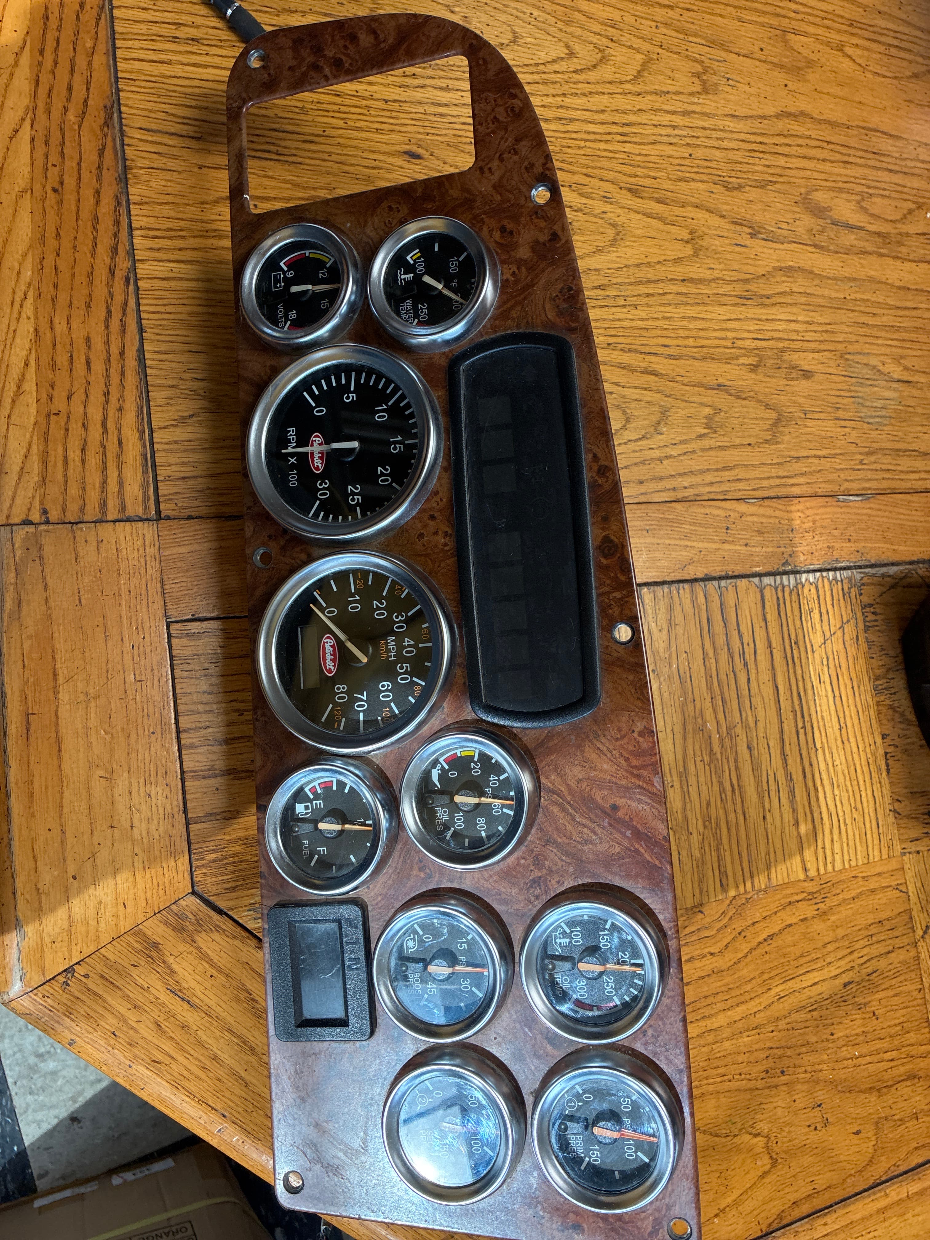 Peterbilt 387 Speedometer Instrument Cluster