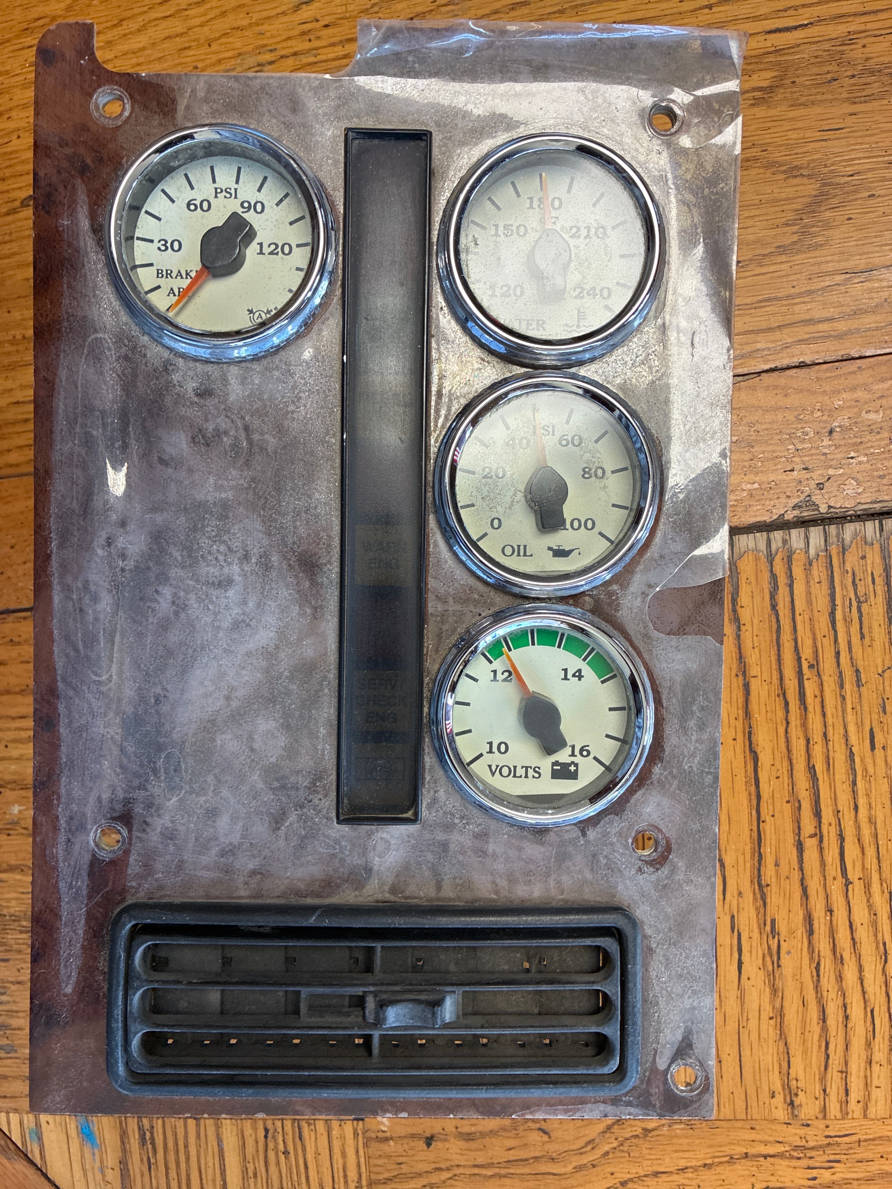 International 9400 Gauge Cluster